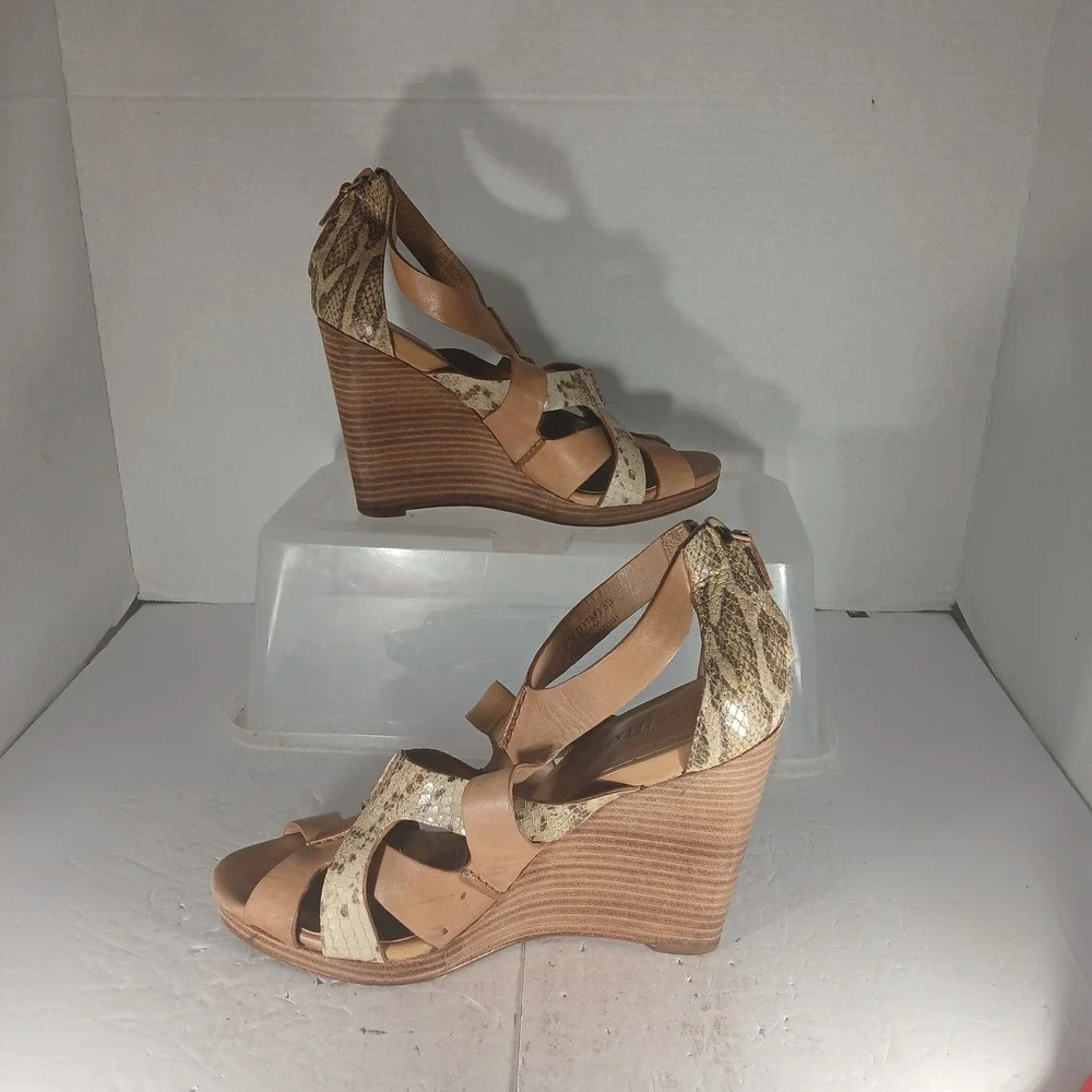 Cole Haan Wedge Sandals 8B Tan Snakeskin Strappy Leather D37883 Boho Chic